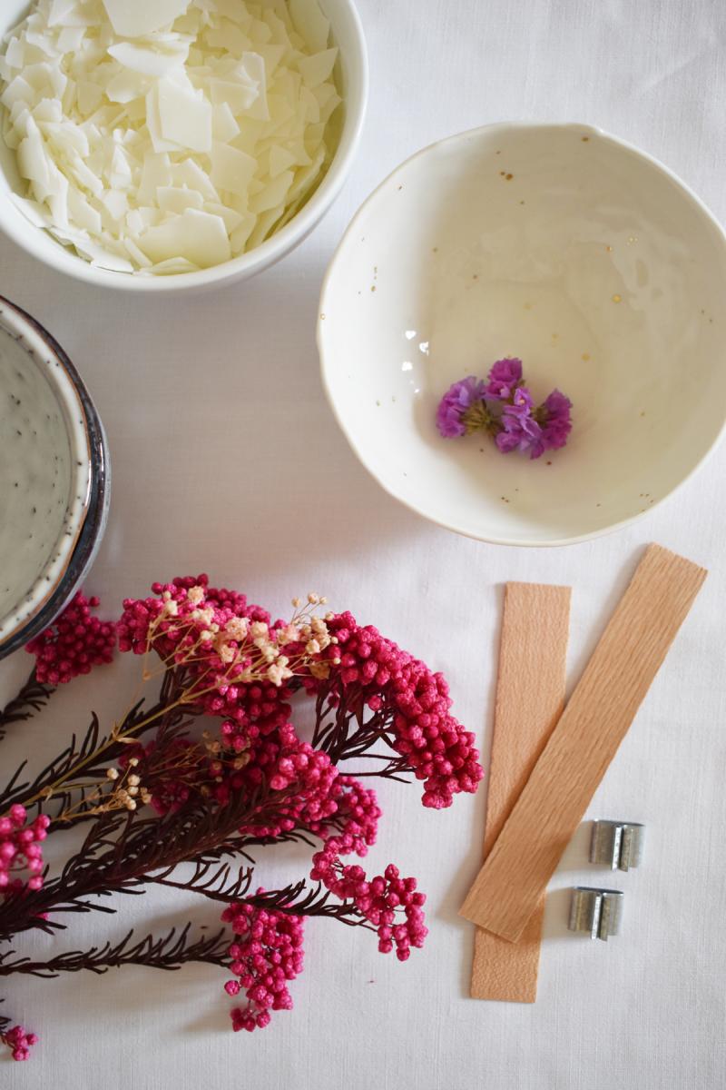 Tuto : faire une bougie avec des fleurs séchées pour la Saint-Valentin 