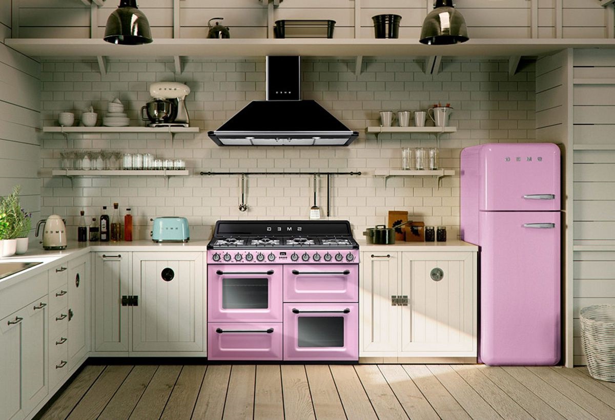 Frigo smeg rose  Idee decoration cuisine, Cuisines rétro